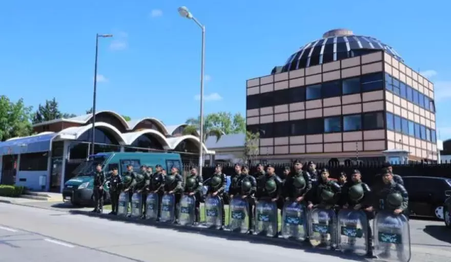 El gobierno de Milei enfrenta rechazo y acusaciones tras el cierre de la Casa de Moneda en Don Torcuato