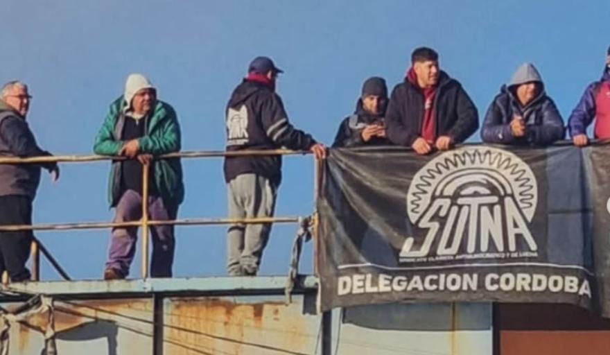 Tras m&aacute;s de 100 d&iacute;as de acampe, trabajadores de Neum&aacute;ticos Ruiz esperan la reapertura de la planta en C&oacute;rdoba