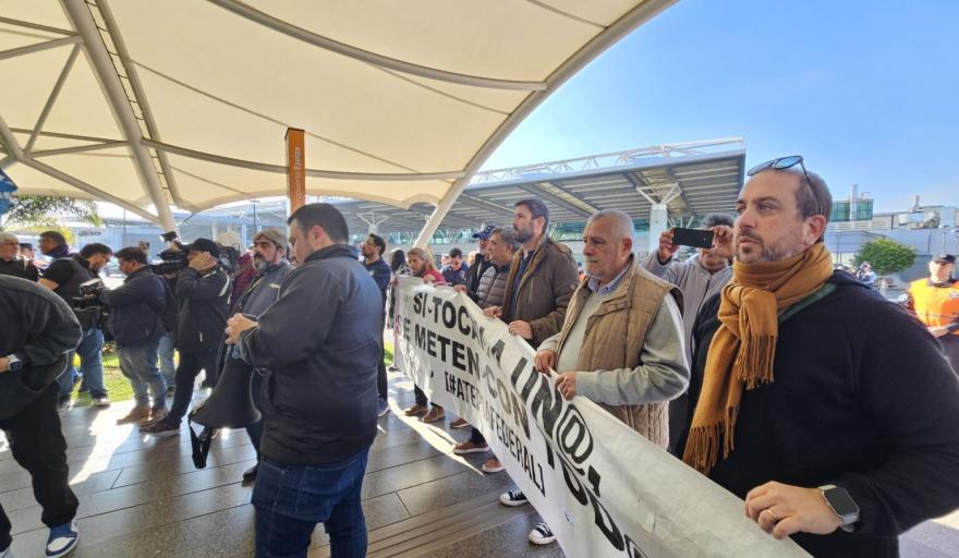 Gremios aeronáuticos marchan a Aeroparque en defensa del sector y advierten: “La aviación comercial está en situación crítica”
