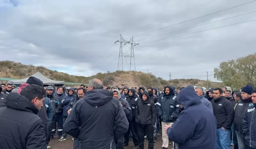 Petroleros denuncian 900 despidos en Mendoza y amenazan con paralizar la producción