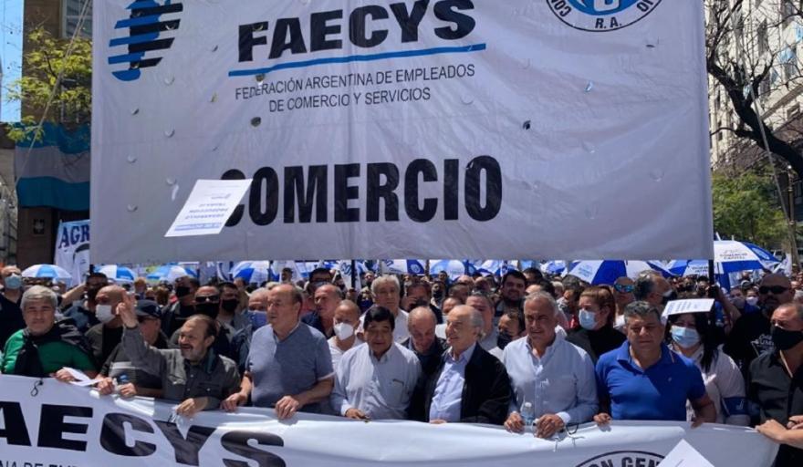 El Gobierno eval&uacute;a homologar parcialmente la paritaria de Comercio y crece la tensi&oacute;n con los gremios
