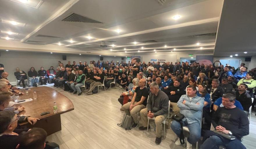 Furlán reunió a las regionales de la CGT en la sede del PJ y envió un fuerte mensaje a la interna sindical
