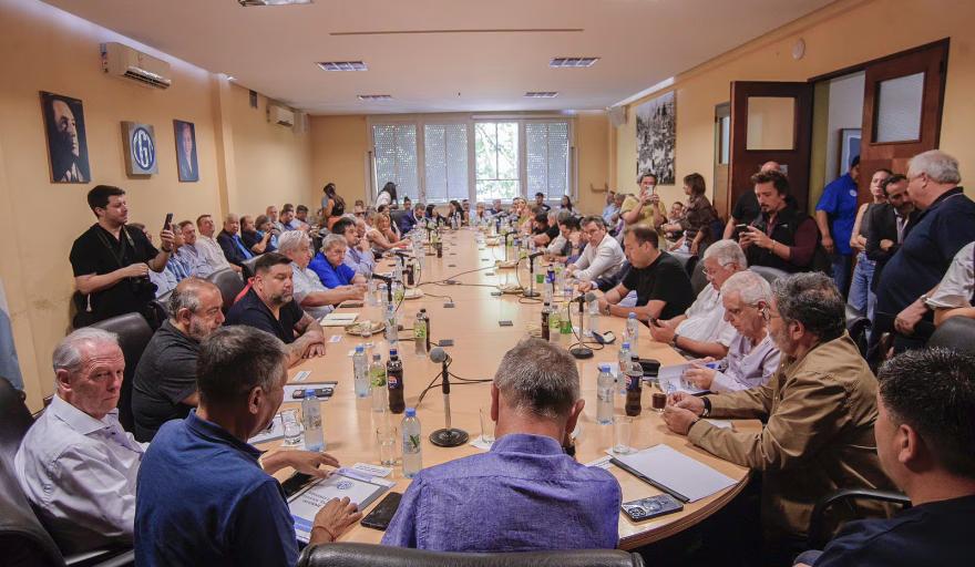 La CGT se re&uacute;ne en medio del malestar social y eval&uacute;a un acto con la Iglesia por el D&iacute;a del Trabajador