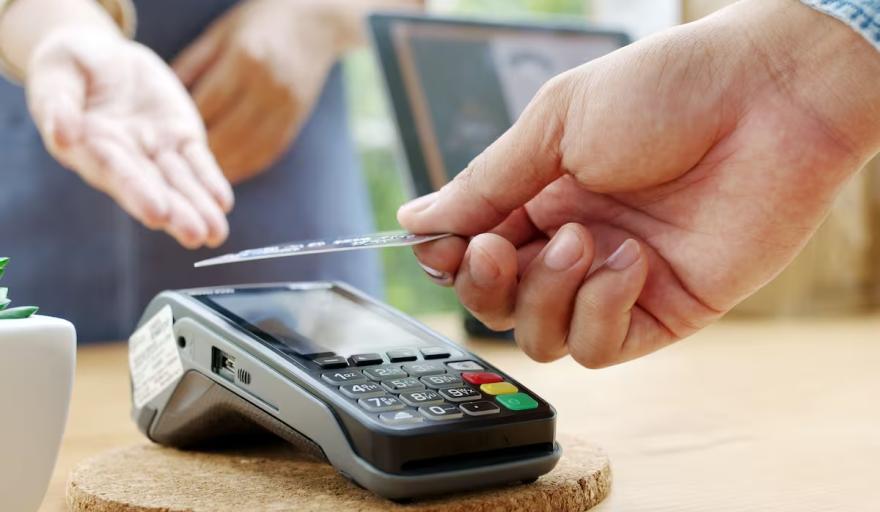 El ingreso disponible volvi&oacute; a caer en marzo y ya acumula una p&eacute;rdida del 12% desde la llegada de Milei