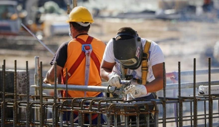 Crece el trabajo en negro disfrazado de monotributo: más de medio millón de empleados figuran como independientes