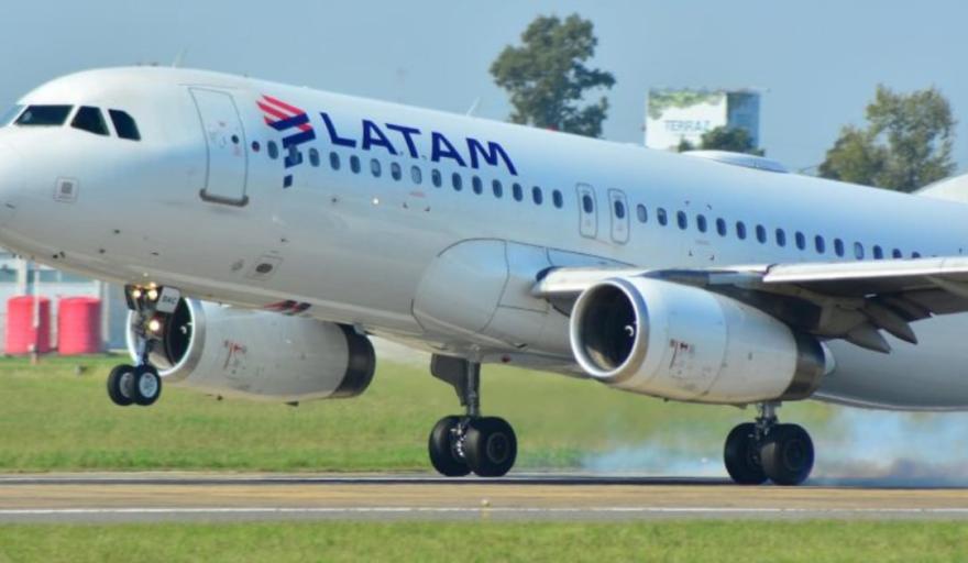 Pilotos denuncian que el Gobierno habilita el cabotaje a LATAM y advierten por p&eacute;rdida de empleos y precarizaci&oacute;n laboral