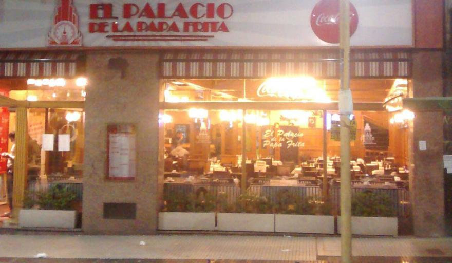 Sorpresa en avenida Corrientes: apareci&oacute; tapiado El Palacio de la Papa Frita y crece la incertidumbre laboral