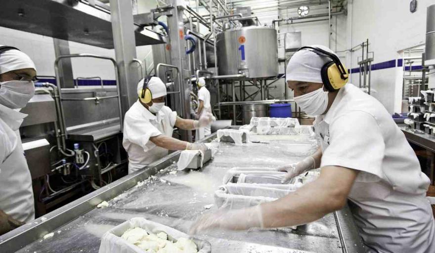 Escalante cuestionó suspensiones en la industria alimenticia y pidió unidad sindical para defender el empleo