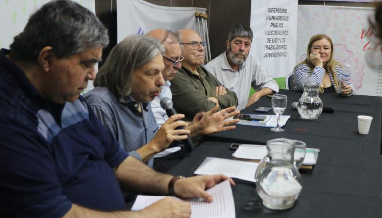 Universitarios reclaman una recomposici&oacute;n salarial del 30% y respaldan una ley para blindar el sistema cient&iacute;fico