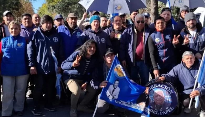 Acuerdo clave en la industria papelera: subas salariales, sumas fijas y revisión en noviembre