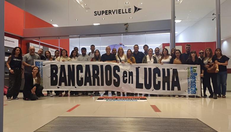 Conflicto en el Supervielle: denuncian achique, peligran empleos y La Bancaria se declara en alerta