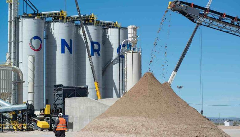 Camioneros amenaza con bloquear Vaca Muerta por deudas salariales de NRG Argentina