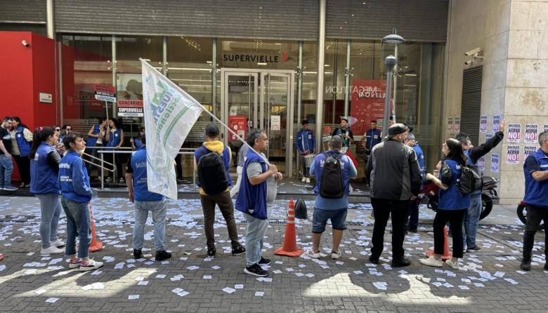 Protesta en Banco Supervielle por maltrato laboral y despidos encubiertos