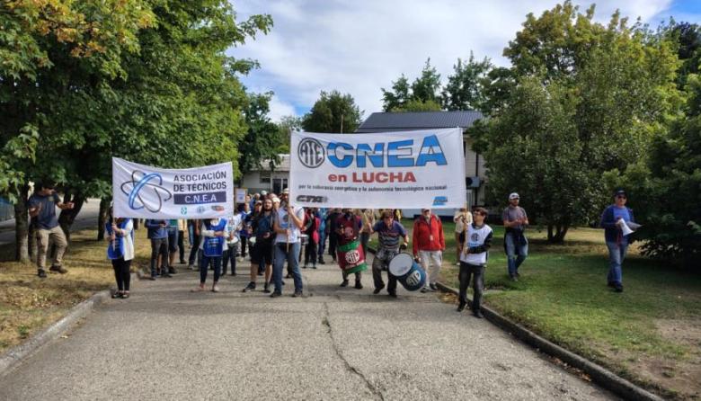 Trabajadores de la CNEA alertan por un ajuste que amenaza proyectos nucleares estrat&eacute;gicos
