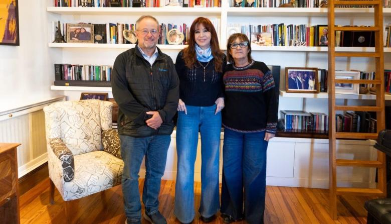 Cristina Kirchner recibió a dirigentes de la educación y apuntó contra el ajuste de Milei
