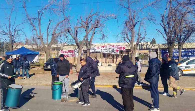 Crisis en ILVA: sigue el acampe de 300 trabajadores despedidos sin cobrar sus indemnizaciones