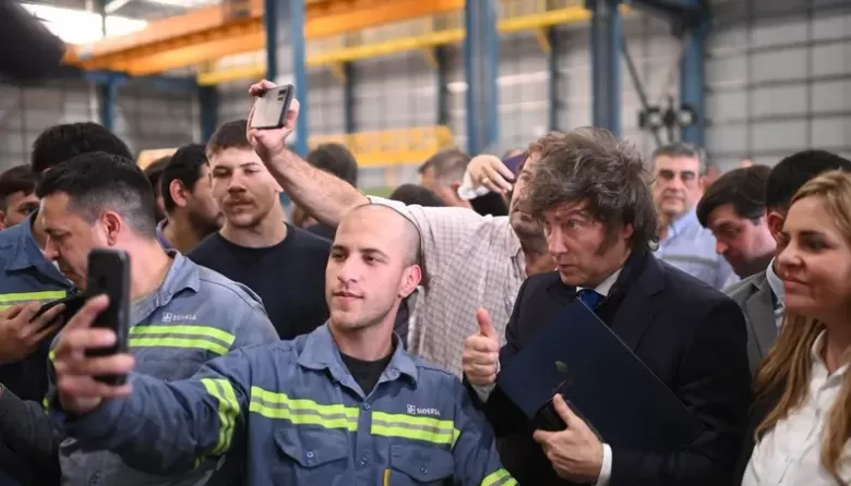 La reforma laboral elimina el Estatuto del Periodista, la Ley de Teletrabajo y otras 13 normas clave, incluida la que regula la jornada laboral