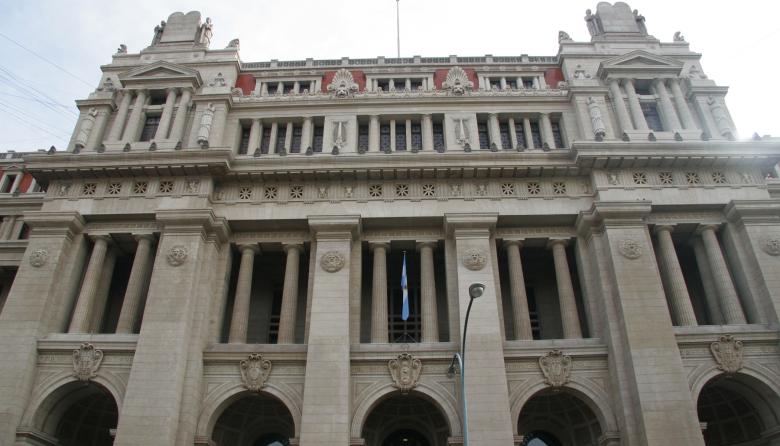 Crece la resistencia judicial contra el DNU que elimina el Día del Trabajador del Estado