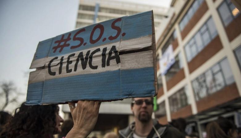 El ajuste golpea a la ciencia: los salarios del sector acumulan dos a&ntilde;os de ca&iacute;da y perdieron m&aacute;s del 40% desde 2023