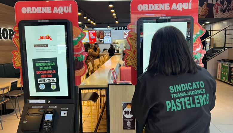 Pasteleros en pie de guerra: tensionan con McDonald’s, Burger King y Starbucks por aumentos salariales