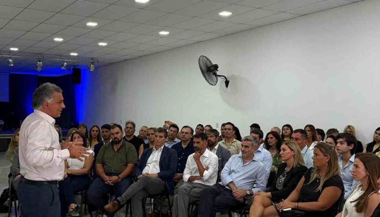 Sebasti&aacute;n Pareja estuvo en La Plata y encabez&oacute; una mesa pol&iacute;tica de La Libertad Avanza