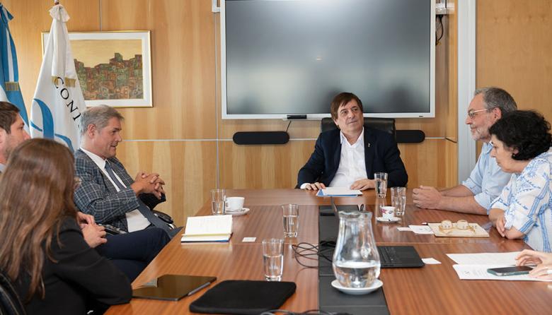 El Directorio del CONICET respald&oacute; la continuidad de casi 400 becarios y crece el rechazo a los recortes en ciencia