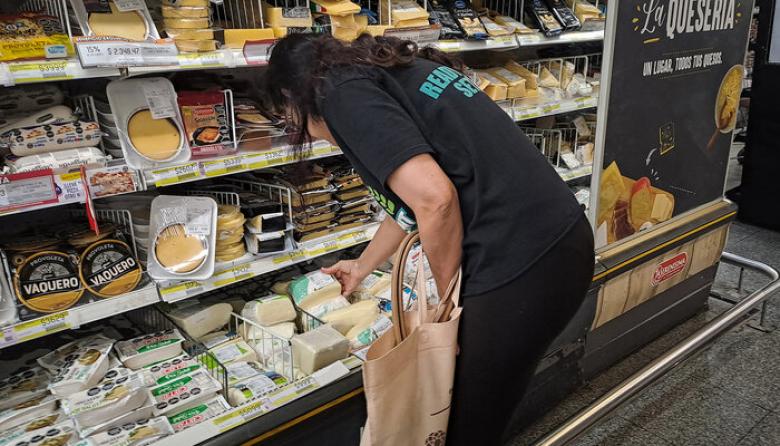 Inflación y Devaluación: Los Alimentos en Argentina, Entre los Más Caros del Mundo, Pero con Ventas en Caída