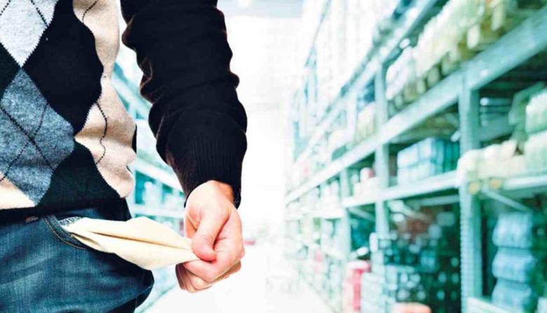 Consumo bifurcado: mientras la clase alta piensa en viajar, la clase media hace “malabares” para sostener su estilo de vida