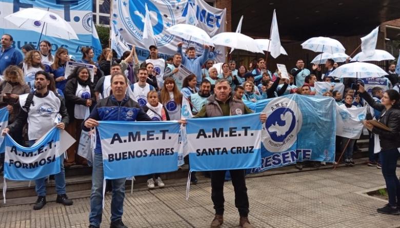 Docentes de escuelas t&eacute;cnicas se movilizan al Congreso contra el desfinanciamiento de la Educaci&oacute;n T&eacute;cnico Profesional