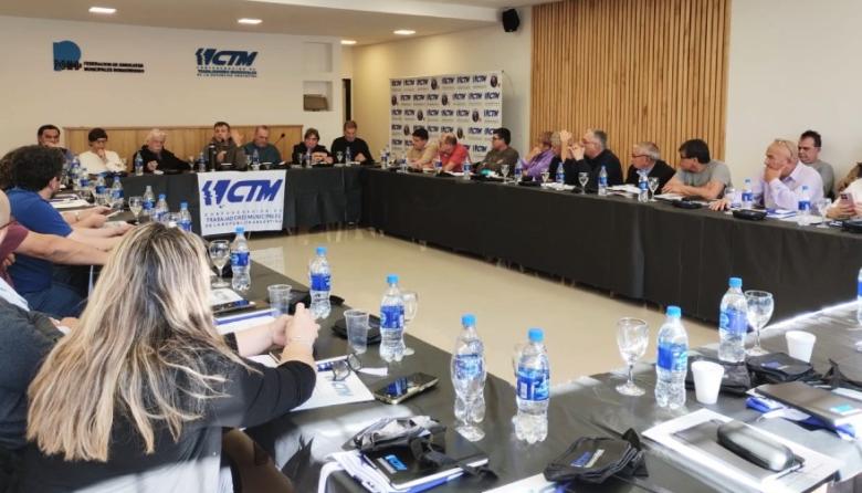 Municipales respaldaron a Hern&aacute;n Doval, rechazaron privatizaciones y buscaron desactivar la tensi&oacute;n con Pablo Moyano