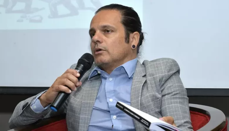PERETTA, EL BUF&Oacute;N DE LOS EMPLEADORES: UN LIBERAL DISFRAZADO DE SINDICALISTA