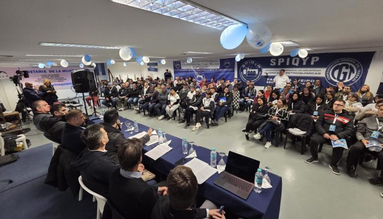 Facundo Aveiro en el Congreso de los Químicos: “Hasta los padres del liberalismo sabían que sin sindicatos no hay libertad verdadera”