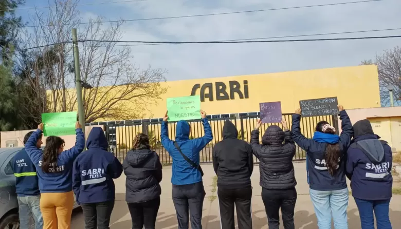 Denuncian despidos, deudas salariales y graves irregularidades laborales en la f&aacute;brica Sabri de Catamarca