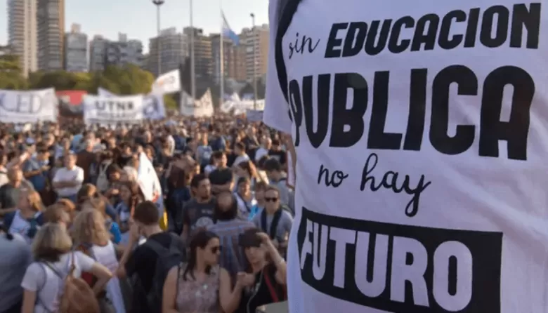 Docentes y nodocentes universitarios lanzan una semana de paro nacional contra el ajuste y el cierre unilateral de la paritaria