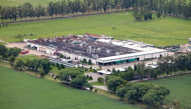 Scania reabre su planta en Tucumán y evita despidos, pero advierte por la caída global de la demanda