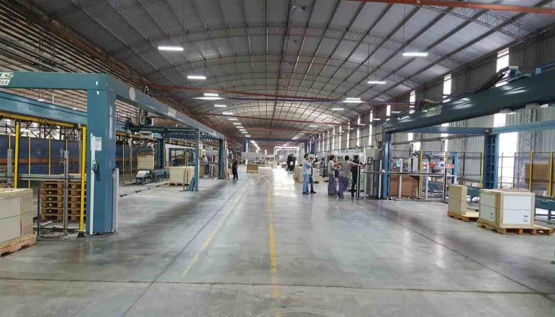 Tragedia en planta cerámica de Salta: denuncian que la empresa quiso continuar la producción con el cuerpo del operario aún en la máquina