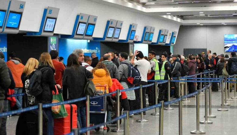 Pilotos de Aerolíneas Argentinas realizarán asambleas en Aeroparque: se prevén demoras y cancelaciones