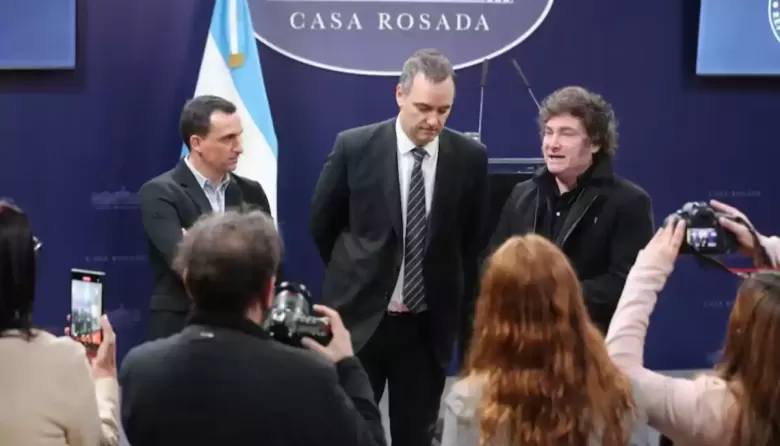 El Gobierno impulsa un nuevo plan de retiros voluntarios en los Medios Públicos y designa a Javier Lanari para ejecutar el ajuste