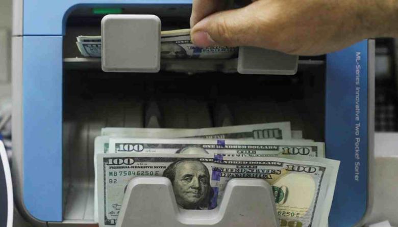 Semana inusual en el mercado cambiario: el dólar mayorista bajó por primera vez desde noviembre y mejoraron las acciones argentinas