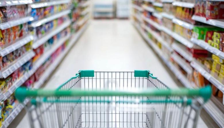 Crece el endeudamiento para subsistir: m&aacute;s de la mitad de los hogares usa cr&eacute;dito para gastos b&aacute;sicos