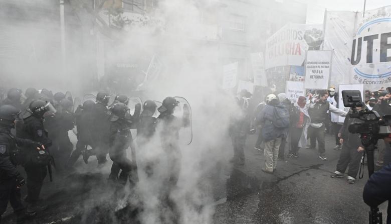 Tensi&oacute;n en los accesos a la Ciudad: fuerzas de seguridad frenaron movilizaciones hacia la marcha por jubilados y el programa Volver al Trabajo