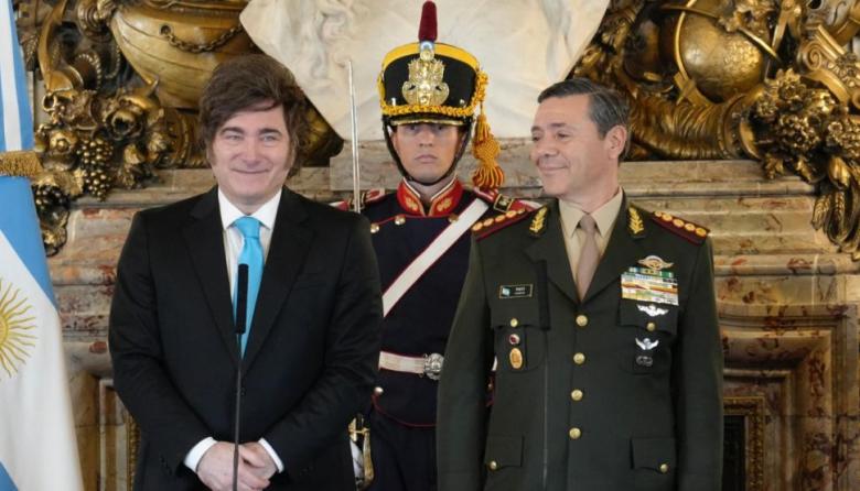 Defensa autoriz&oacute; a militares a tener un segundo empleo ante el deterioro salarial del sector