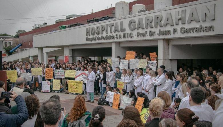 Trabajadores del Garrahan acudieron a la Justicia para frenar los sumarios contra quienes reclamaron aumentos salariales