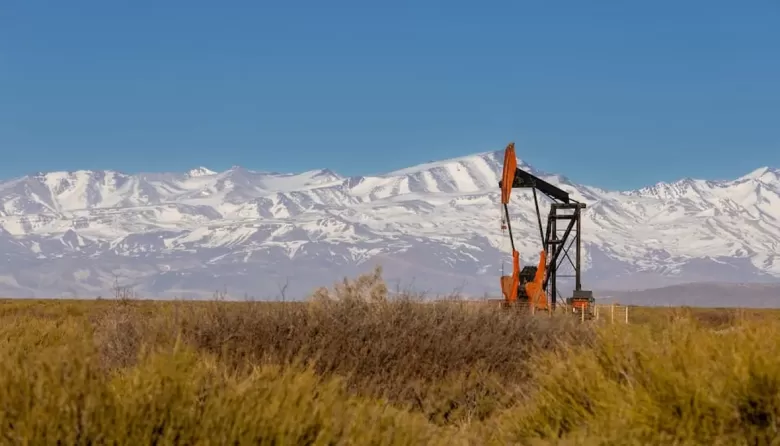 Petroleros paralizar&aacute;n yacimientos en Mendoza y denuncian despidos, presi&oacute;n laboral y restricciones a la actividad sindical
