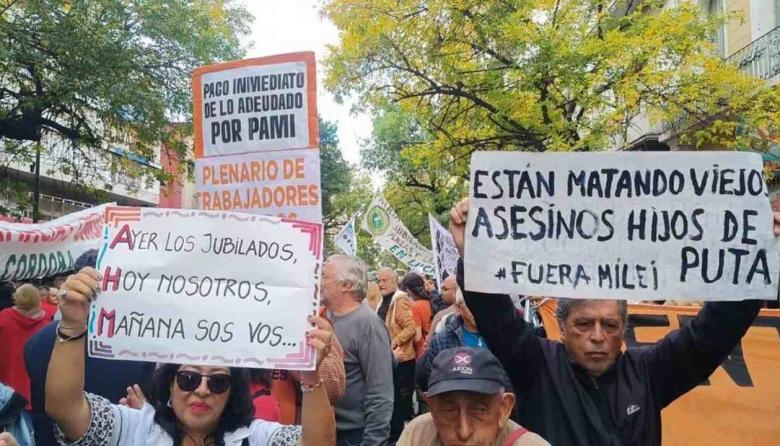 Jubilados y trabajadores se movilizaron al PAMI y al Congreso por medicamentos y denuncias de vaciamiento