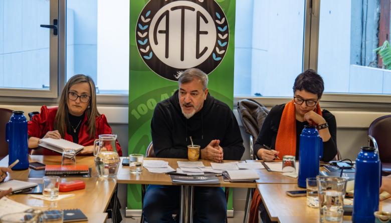 Endeudados para sobrevivir: una encuesta de ATE revel&oacute; que el 87% de los estatales tiene deudas y m&aacute;s de la mitad necesita dos trabajos