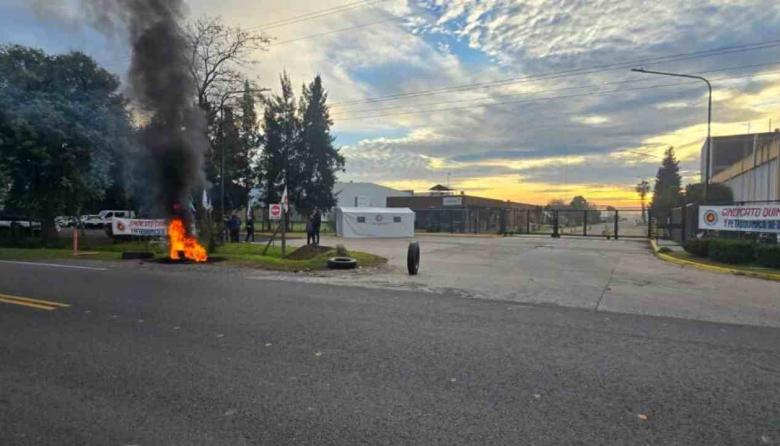 Zárate en crisis: cierre de planta química Archroma deja 25 despidos y dispara la alarma ambiental