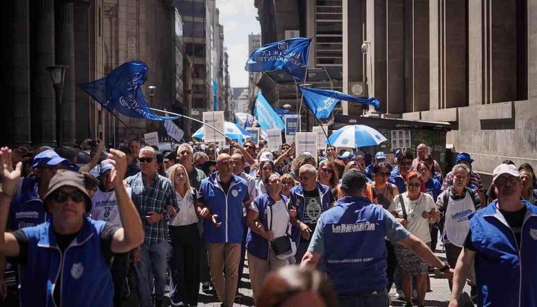 La Asociaci&oacute;n Bancaria activ&oacute; la cl&aacute;usula gatillo y elev&oacute; el salario inicial a m&aacute;s de $2,1 millones