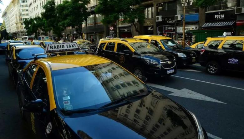 Fallo clave en la Ciudad: ordenan regular las apps de transporte tras una demanda del gremio de taxistas