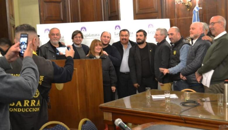 Taxistas presionan en la Legislatura porte&ntilde;a para regular las apps de transporte: &ldquo;No se puede seguir en una desigualdad total&rdquo;
